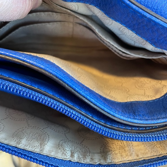 MICHAEL KORS LEATHER CROSSBODY - Picture 7 of 9